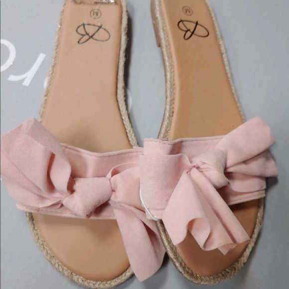 Bobbie Brooks Shoes - NWT medium 7/8 light pink bow sandals